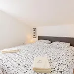 شقة Katikulic Iv ميدولين