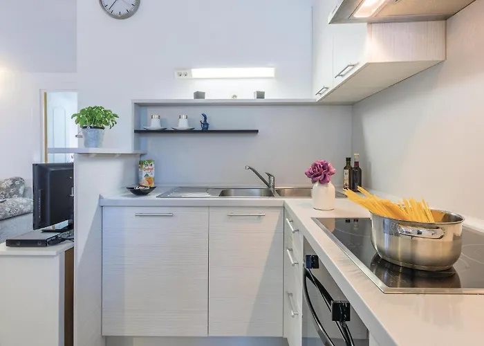 아파트 Katikulic Iv *